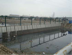 移動抓斗式清污機