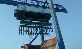 移動(dòng)抓斗式清污機(jī)